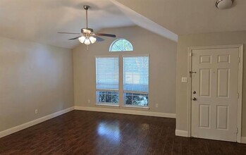 6116 Silkcrest Trail in Arlington, TX - Foto de edificio - Building Photo
