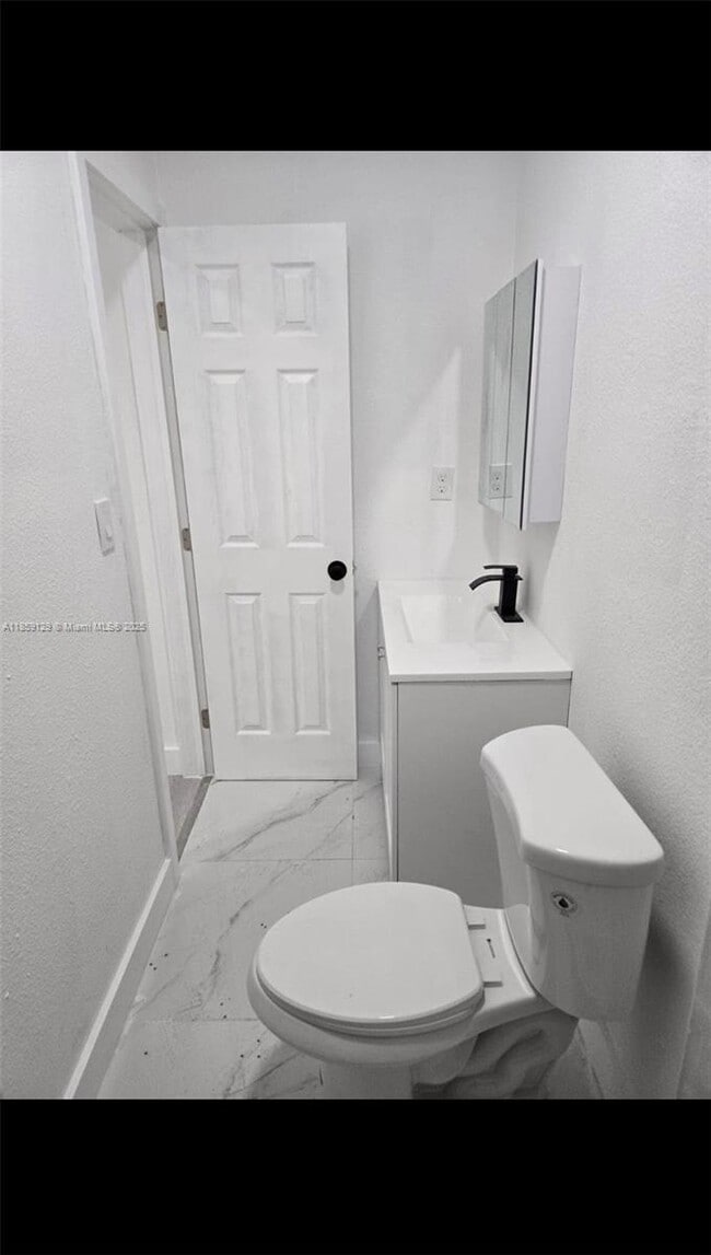 17616 SW 145th Ct in Miami, FL - Building Photo - Building Photo