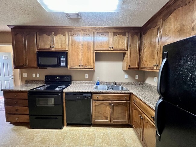 7431 Huntland Dr in Cottondale, AL - Building Photo - Building Photo