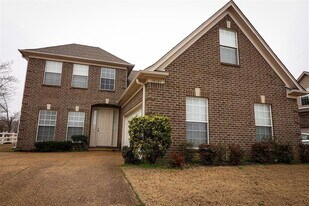 10521 S Ashglen Cir in Collierville, TN - Building Photo