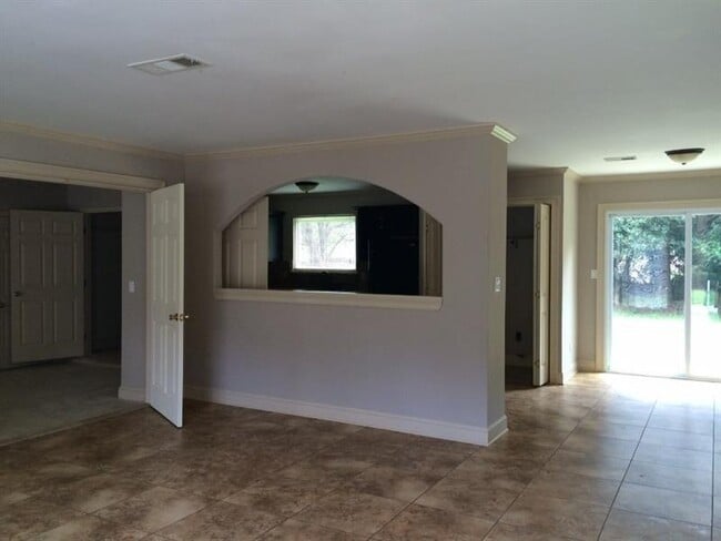 604 Old Manor Rd NW in Lilburn, GA - Building Photo - Building Photo