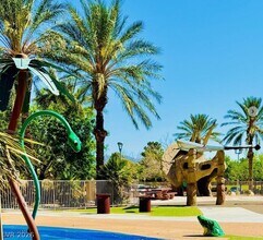 4445 Meadowlark Wing Way in North Las Vegas, NV - Building Photo - Building Photo