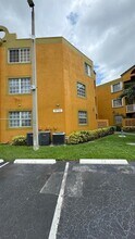 9731 Fontainebleau Blvd in Miami, FL - Building Photo - Building Photo