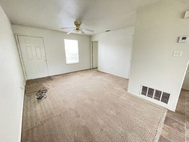 5706 Redstone Dr in Killeen, TX - Foto de edificio - Building Photo