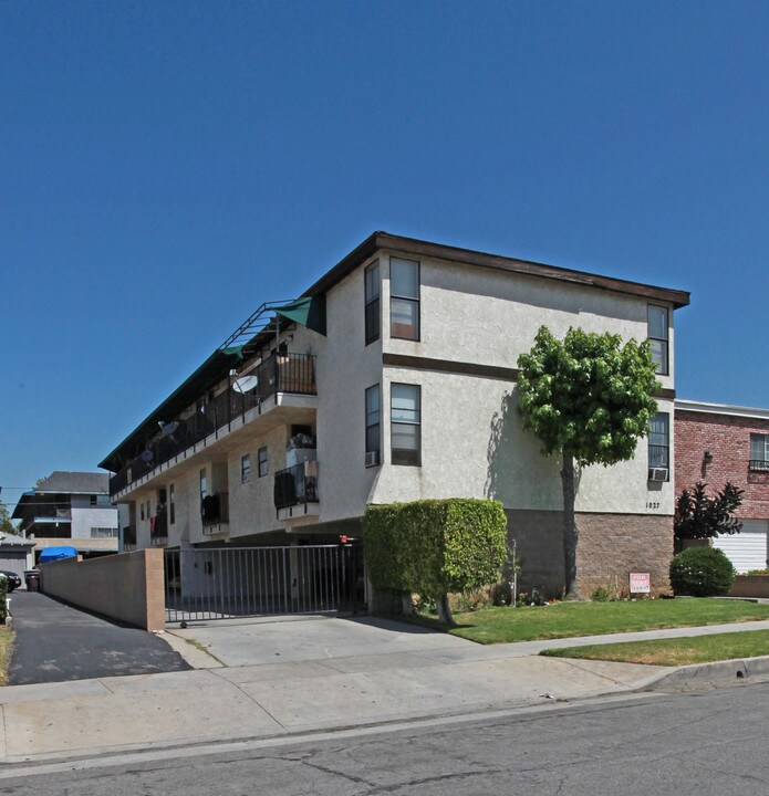 1027 Elm Ave in Glendale, CA - Building Photo