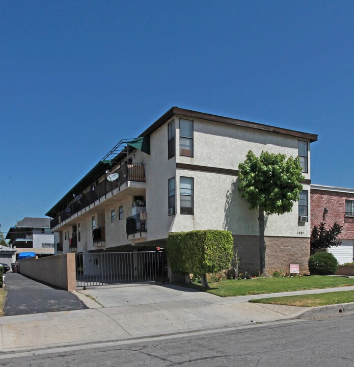 1027 Elm Ave in Glendale, CA - Foto de edificio