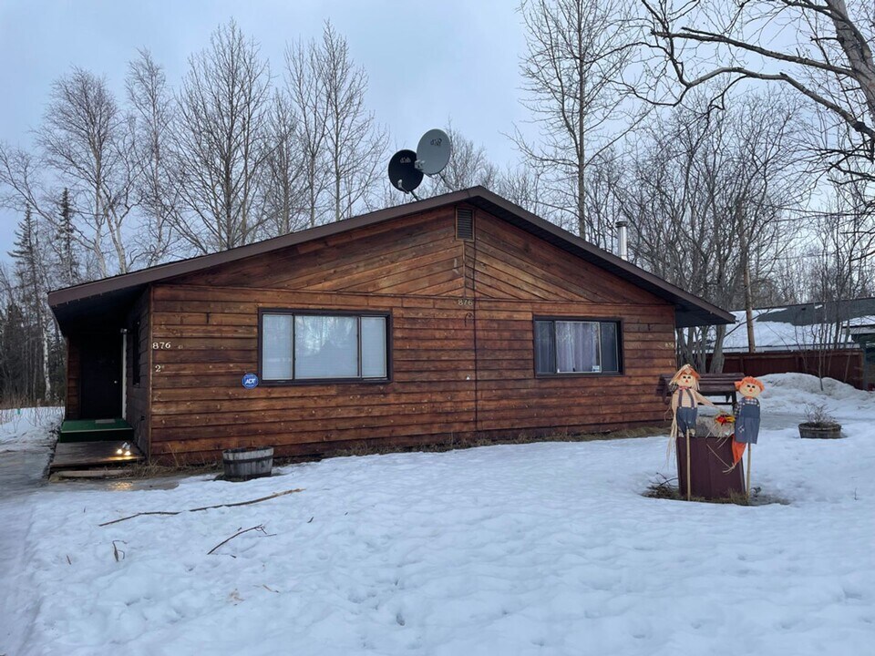 876 N Wesglenn Cir in Wasilla, AK - Building Photo
