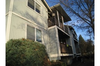 329 E Maryland Dr in Grass Valley, CA - Building Photo - Building Photo