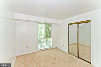 5219 Newton St-Unit -202 in Bladensburg, MD - Building Photo - Building Photo