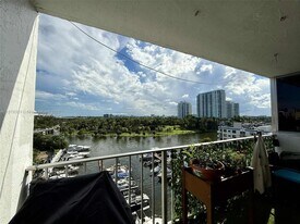 1700 NW N River Dr in Miami, FL - Building Photo
