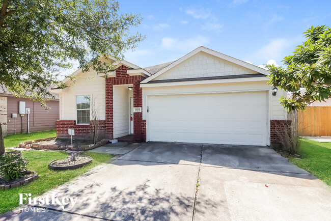 3519 Apache Meadows Drive in Baytown, TX - Building Photo - Building Photo