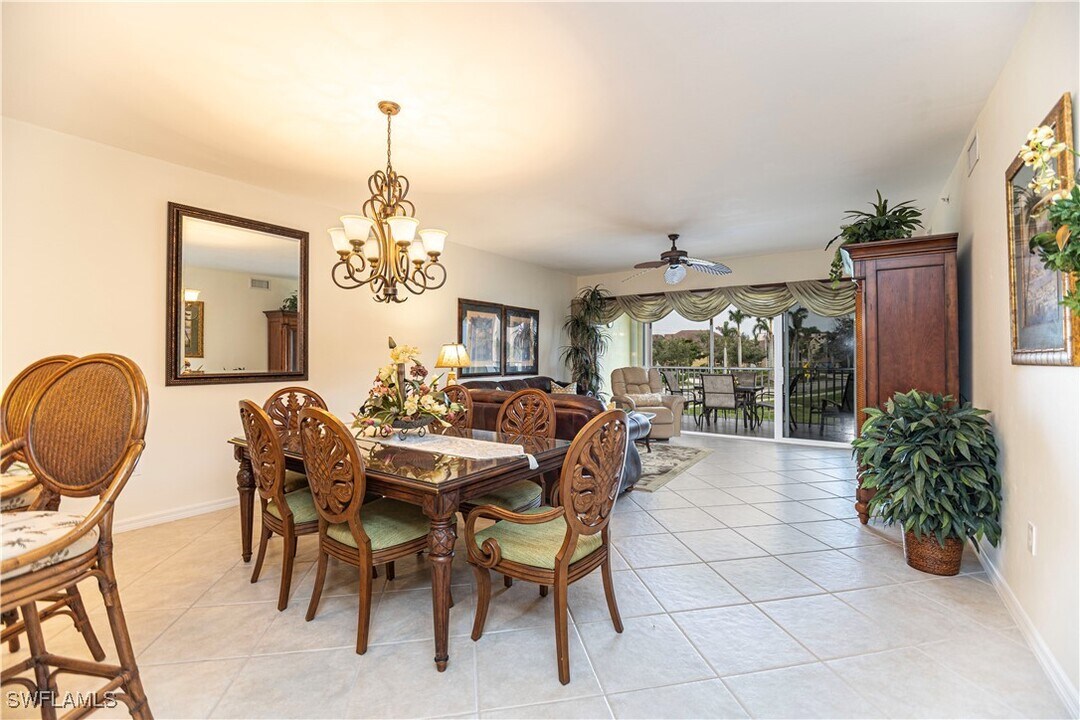 7401 Bella Lago Dr in Fort Myers Beach, FL - Foto de edificio
