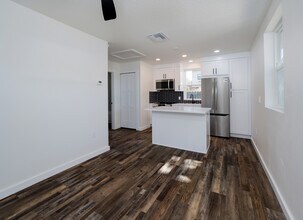 4825 5th St N in St. Petersburg, FL - Foto de edificio - Building Photo