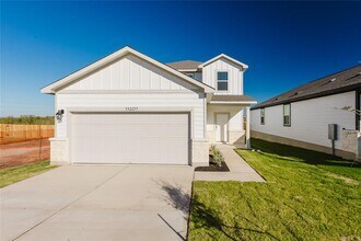 13207 Swift Wind Dr in Buda, TX - Building Photo - Building Photo