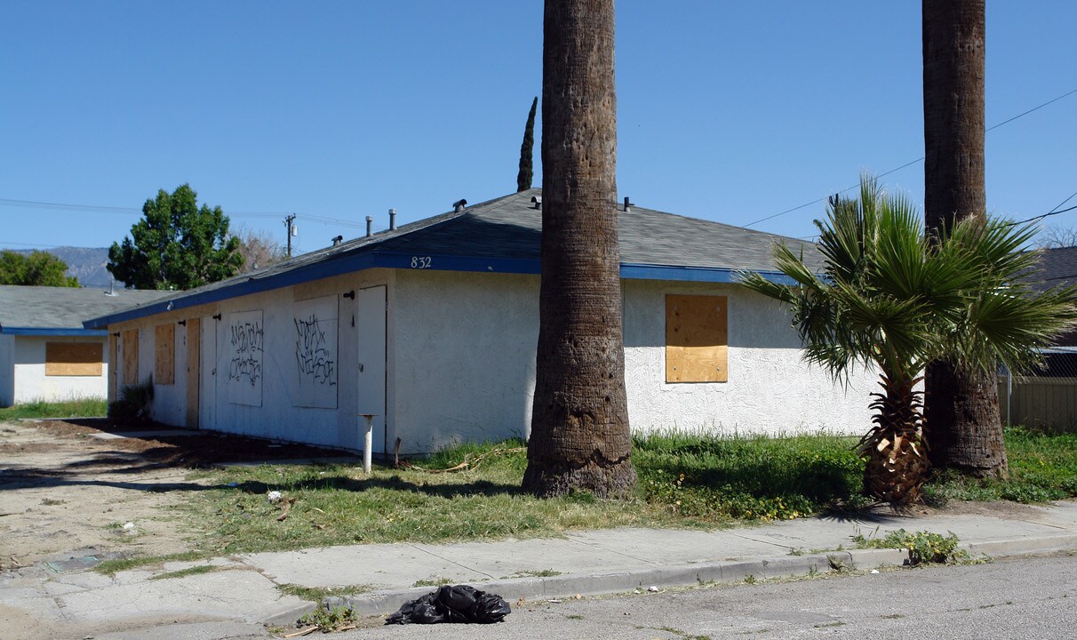 832 Victoria St in San Bernardino, CA - Building Photo