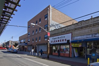 3864-3866 White Plains Rd in Bronx, NY - Building Photo - Building Photo