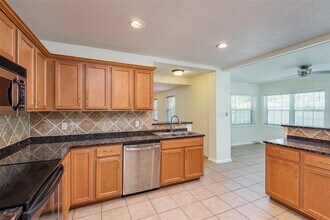 4001 W Estrella St in Tampa, FL - Building Photo - Building Photo