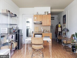 1324 Locust St in Philadelphia, PA - Building Photo - Building Photo