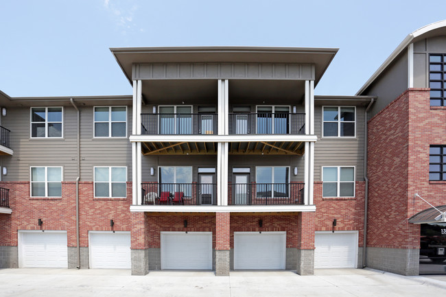 The Apartments at Lux 96 in Papillion, NE - Foto de edificio - Building Photo