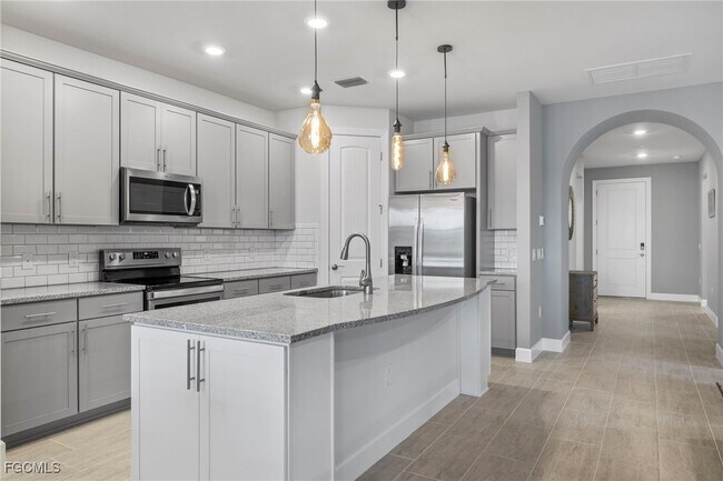 19564 Utopia Ln in Estero, FL - Building Photo - Building Photo