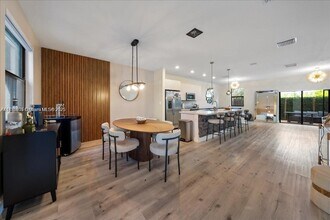 10413 NW 82nd St, Unit 9 in Doral, FL - Building Photo - Building Photo