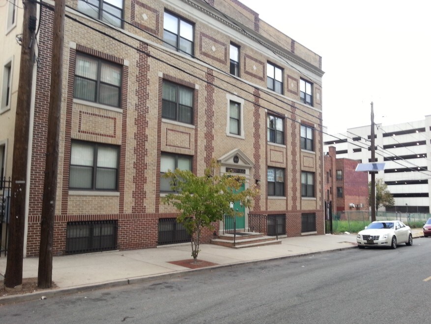 The Colonnade Apartments Newark, NJ Apartments For Rent