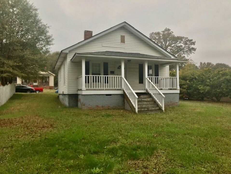 1009 N Cannon Blvd in Kannapolis, NC - Building Photo