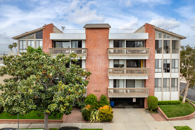 11805 Mayfield Ave in Los Angeles, CA - Building Photo - Building Photo