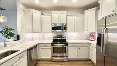 10122 Glen Autumn Rd in Raleigh, NC - Building Photo - Building Photo