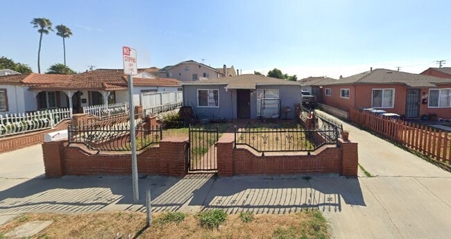 15420 Firmona Ave, Unit 15420 in Lawndale, CA - Foto de edificio - Building Photo