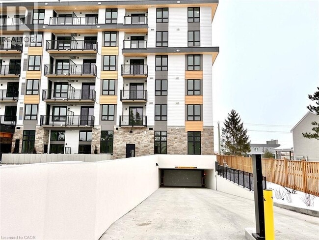 101 Golden Eagle Rd in Waterloo, ON - Building Photo - Building Photo