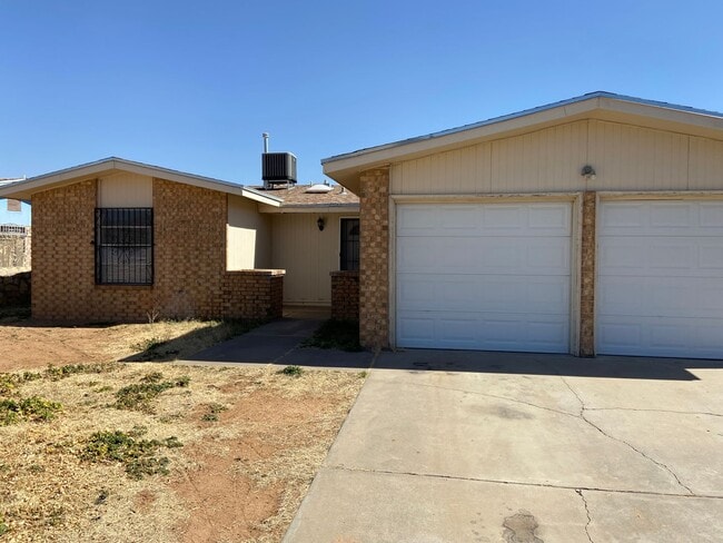 10772 Port Arthur Ln in El Paso, TX - Building Photo - Building Photo