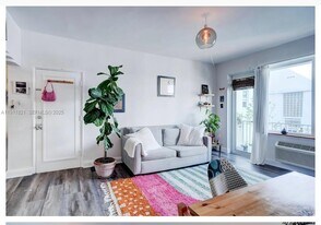 320 80th St in Miami Beach, FL - Building Photo