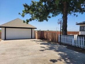 21145 Rd 68 in Tulare, CA - Building Photo - Building Photo