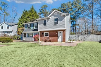 5061 Village Green Way in Alpharetta, GA - Building Photo - Building Photo