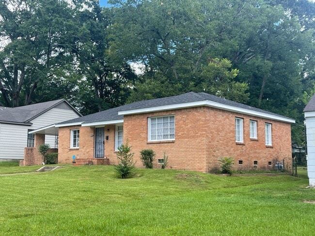 property at 1066 Alta Vista Blvd