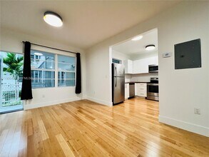 960 Bay Dr in Miami Beach, FL - Building Photo - Building Photo