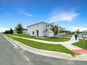 218 Nine Iron Dr in Davenport, FL - Building Photo - Building Photo