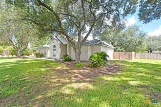 380 Las Brisas Blvd in Seguin, TX - Building Photo - Building Photo