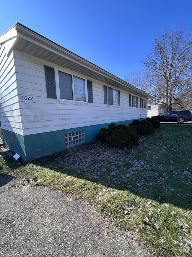 1626 Haslett Rd, Unit 5 in East Lansing, MI - Foto de edificio - Building Photo