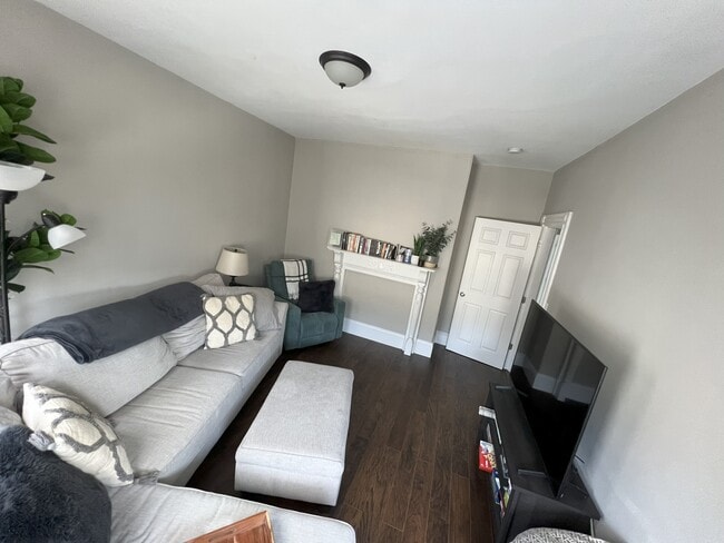 10 Bellflower St, Unit 3 in Boston, MA - Foto de edificio - Building Photo