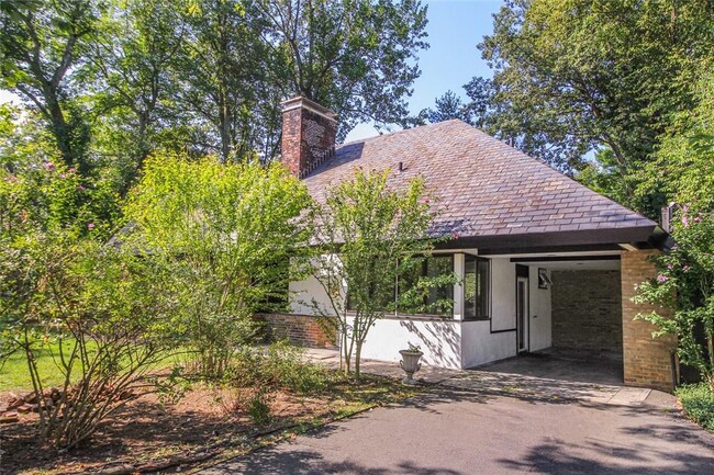 property at 112 Kingsbury Rd