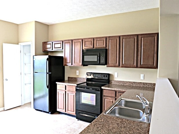 8185 Sydney Ln in Avon, IN - Building Photo - Building Photo