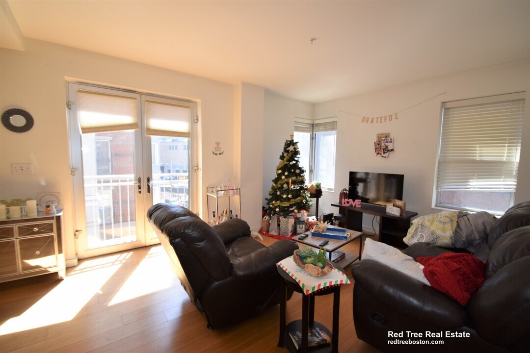 16 Miner St, Unit 304 in Boston, MA - Foto de edificio