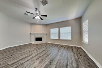 6918 Summer Bridge Ln in Spring, TX - Foto de edificio - Building Photo