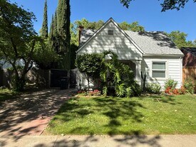 1813 Beverly Way in Sacramento, CA - Building Photo