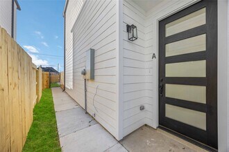 1466 Ferguson Way in Houston, TX - Building Photo - Building Photo