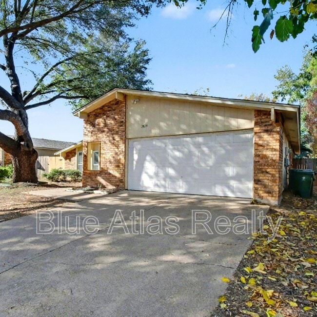 property at 2614 Crestmoor Ct