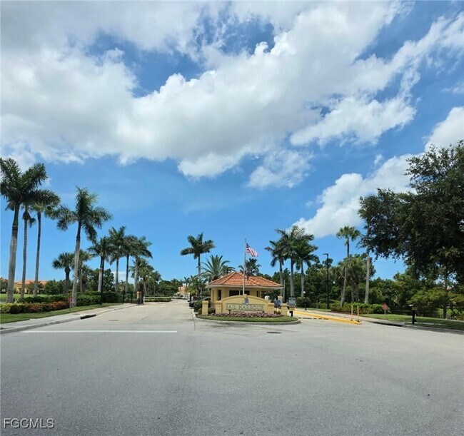 9822 Quinta Artesa Way in Ft. Myers, FL - Foto de edificio - Building Photo