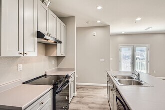 5250 W Arizona Ave-Unit -5250 W Arizona - 301 in Lakewood, CO - Building Photo - Building Photo